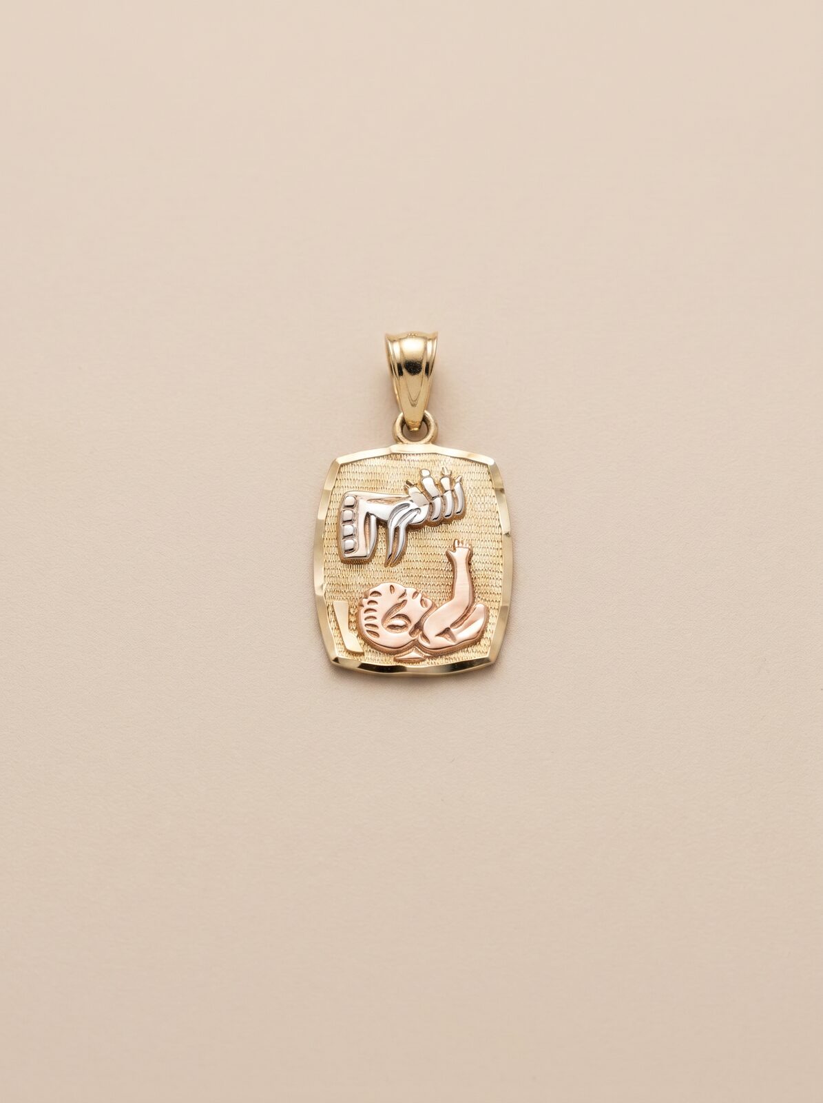 D18